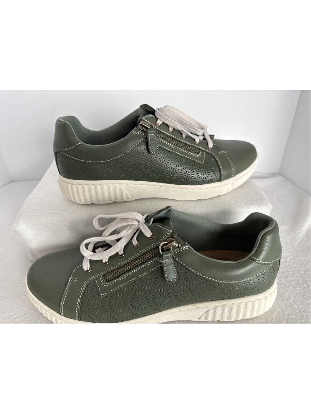 Clarks Women's Caroline Rio Embossed Leather Sneaker Sage NEW!